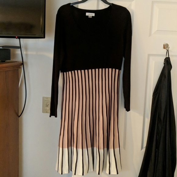 Calvin Klein Dresses & Skirts - Calvin Klein Light Weight Pleated Sweater Dress